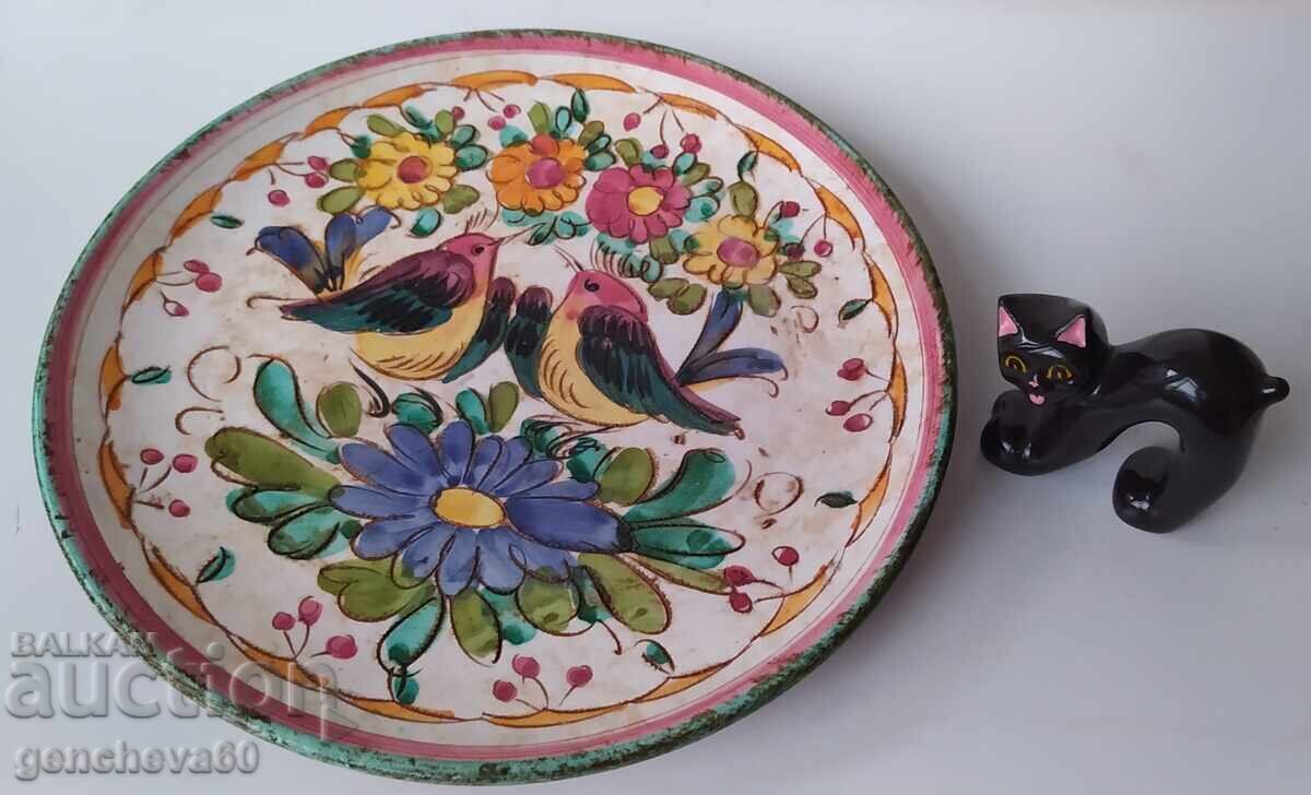Delivery of Beautiful wall plate, "Chickens" majolica and cat / Italy