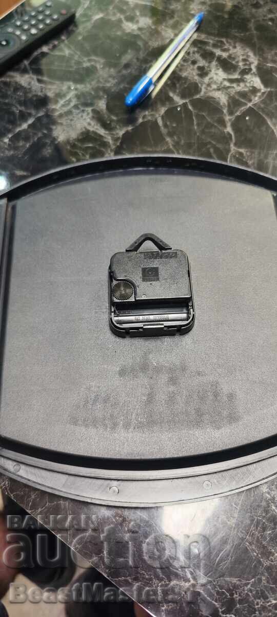 Б.З.Ц. Стенен Часовник  Citizen с цена 0.01 лв. | € 0.01