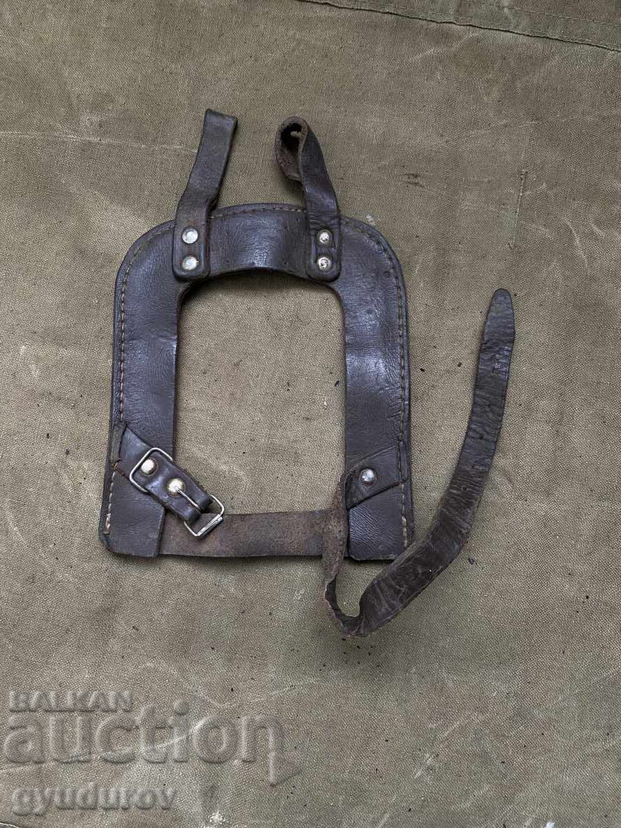 Shoulder blade carrier Shoulder blade carrier