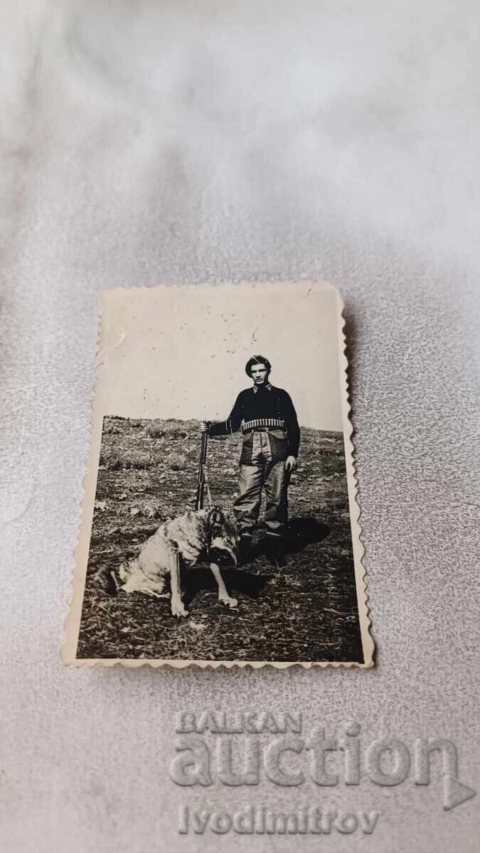 Φωτογραφία Κυνηγού με κυνηγόσκυλο 1949