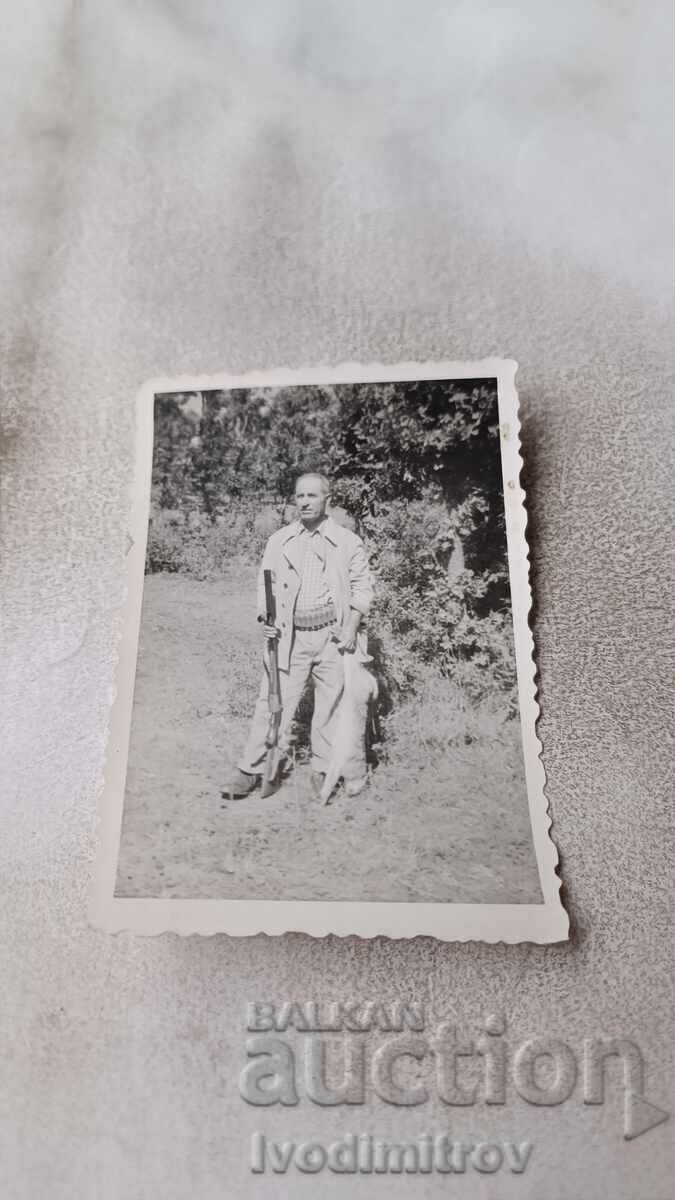 Снимка Ловджия с ловен трофей 1966