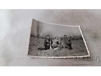 Снимка Трима ловджии с ловен трофей 1964