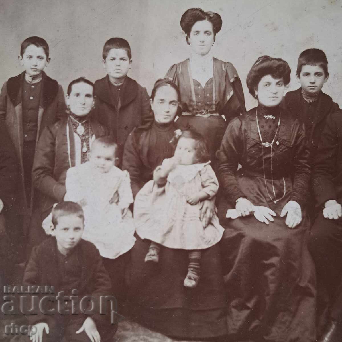 Аукцион Градско семейство 1870те фотография преди Освобождението Аукцион Градско семейство 1870те фотография преди Освобождението