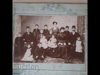 Familie de oraș, fotografie din anii 1870, înainte de Eliberare