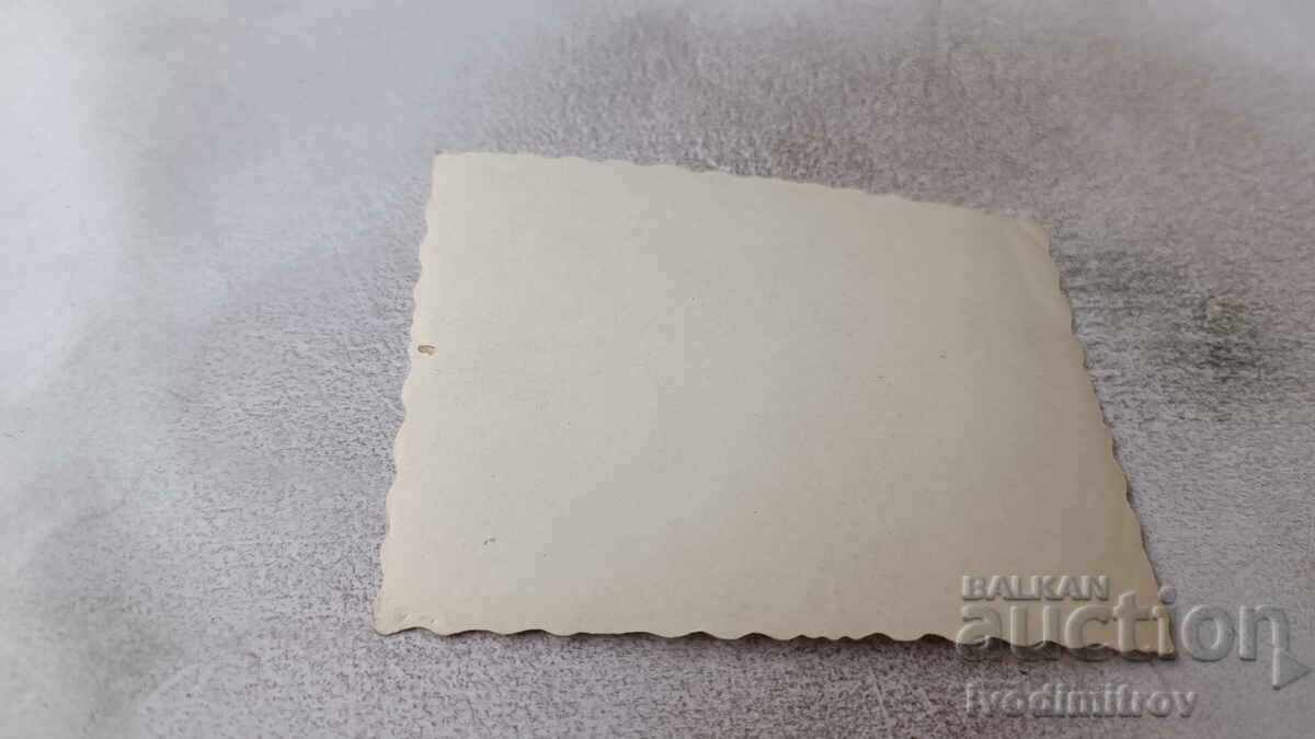 Снимка Петима сержанти с цена 2.35 лв. | € 1.20 Снимка Петима сержанти с цена 2.35 лв. | € 1.20