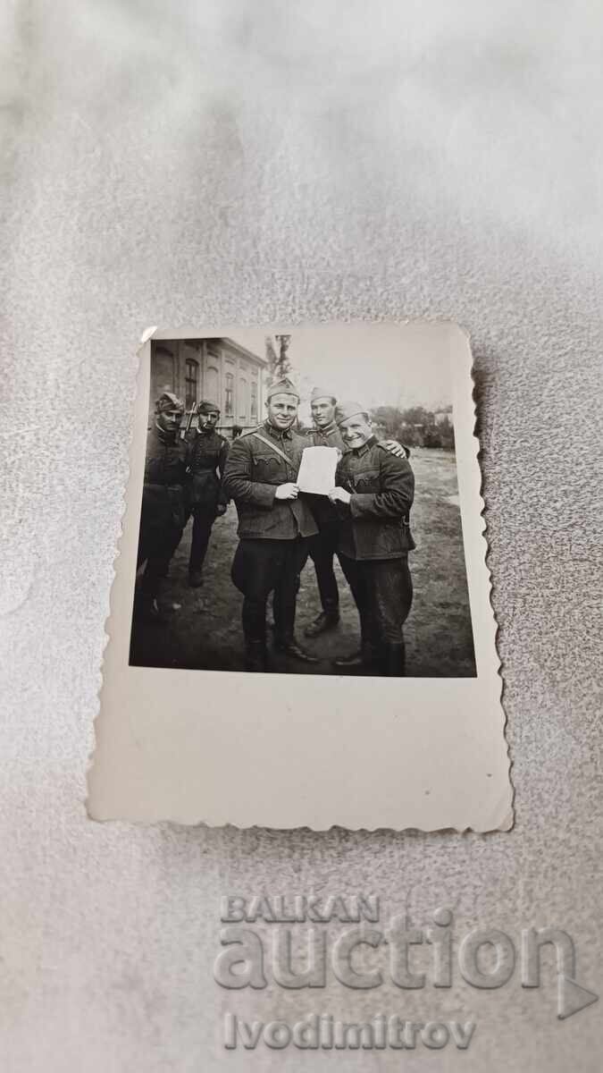 Снимка Офицери и войници Снимка Офицери и войници