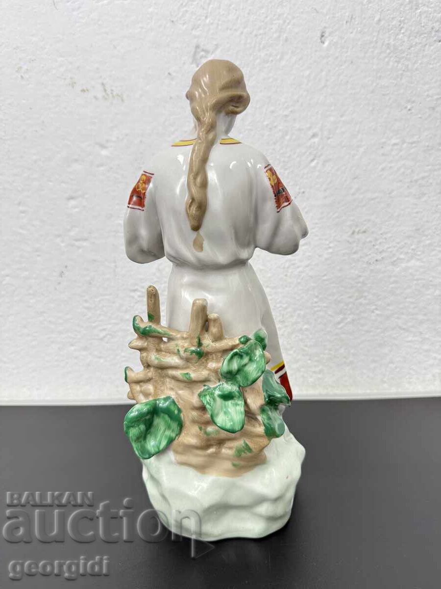 Παράδοση Μεγάλη ρωσική / ουκρανική φιγούρα. Νο. 7576 Παράδοση Μεγάλη ρωσική / ουκρανική φιγούρα. Νο. 7576