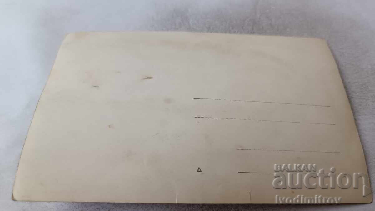 Φωτογραφία Βάρνα Άνδρας τρεις γυναίκες και κοριτσάκια στο κυματοθραύστη με τιμή 2.45 BGN | € 1.25 Φωτογραφία Βάρνα Άνδρας τρεις γυναίκες και κοριτσάκια στο κυματοθραύστη με τιμή 2.45 BGN | € 1.25