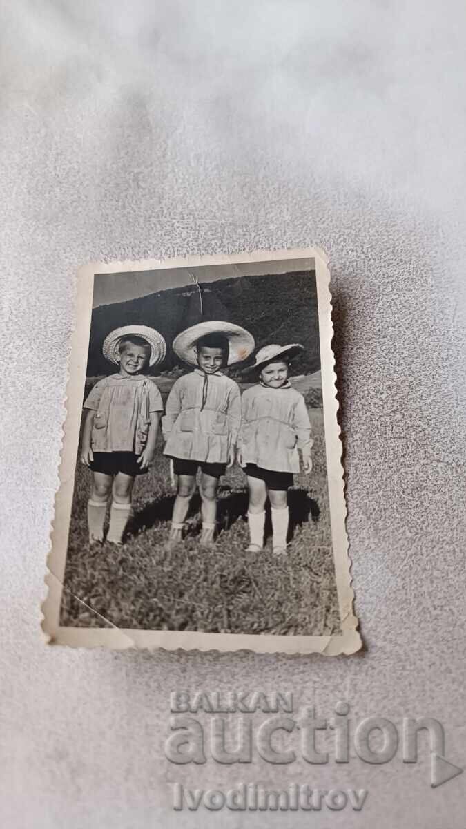 Photo Two boys and a girl 1961 Photo Two boys and a girl 1961
