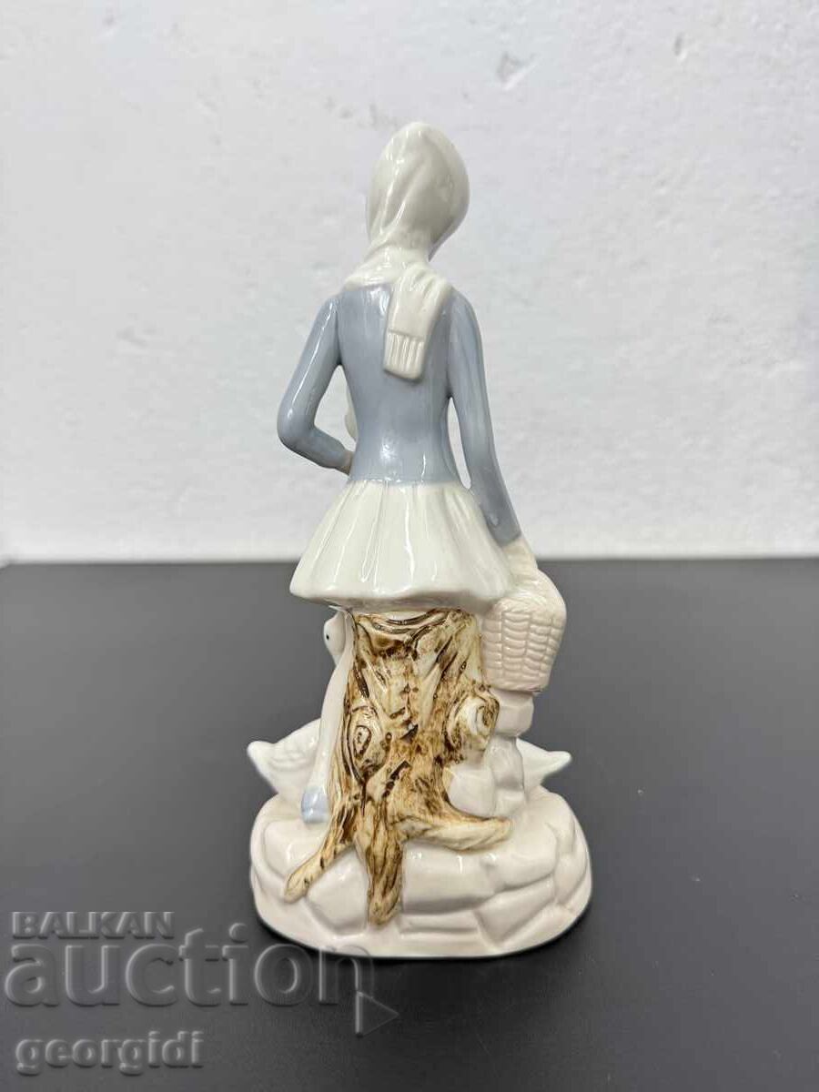 Ισπανικό πορσελάνινο ειδώλιο κοριτσιού με χήνες. №7577 - 5