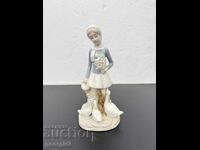 Ισπανικό πορσελάνινο ειδώλιο κοριτσιού με χήνες. №7577