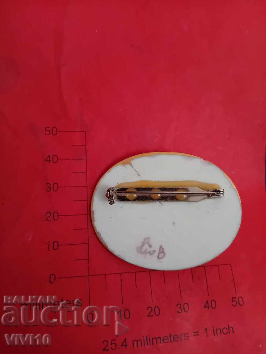 Antique author's brooch, porcelain with price 30.00 BGN | € 15.34