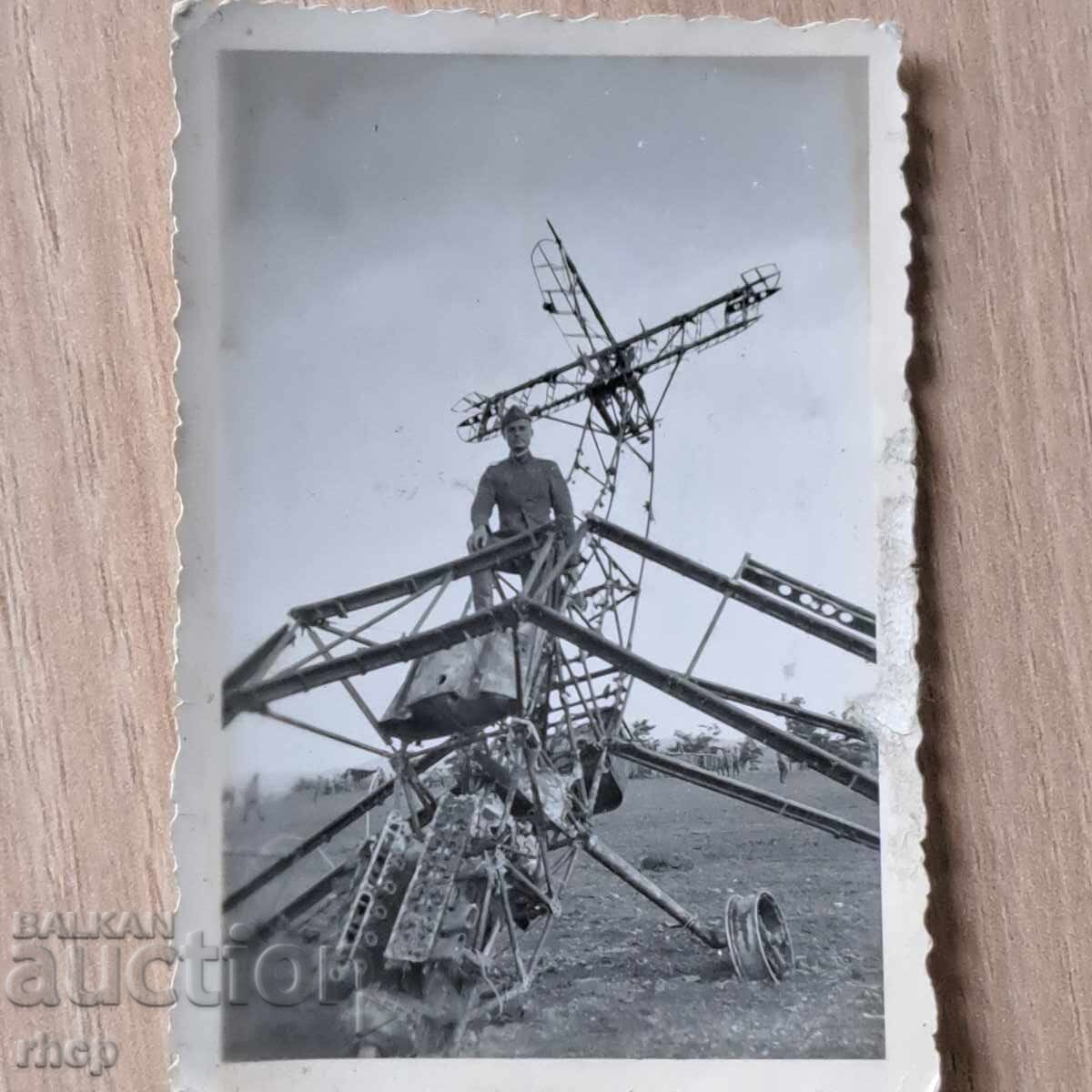 Καμένο αεροπλάνο αεροδρόμιο 1943 1944 βομβαρδισμοί Καμένο αεροπλάνο αεροδρόμιο 1943 1944 βομβαρδισμοί