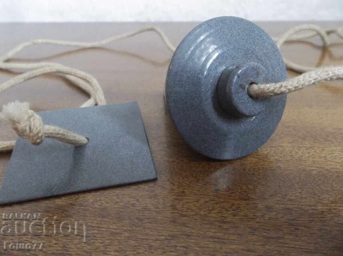 Отвес с цена 5.00 лв. | € 2.56 Отвес с цена 5.00 лв. | € 2.56