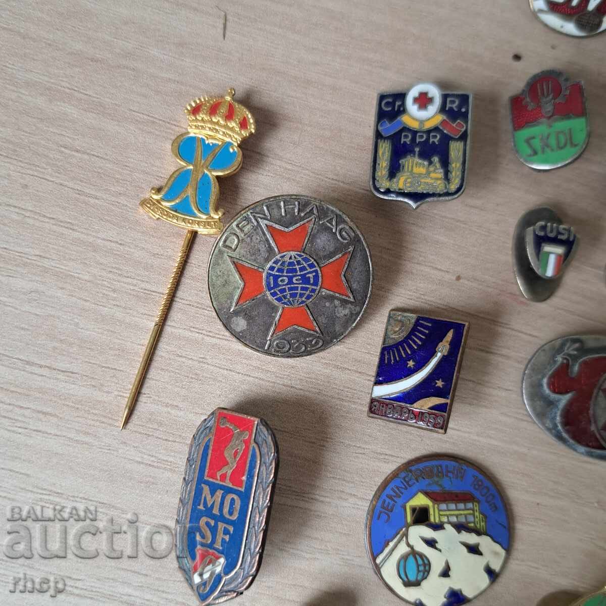 Δημοπρασία Λοτ 24 εμαγιέ σήματα