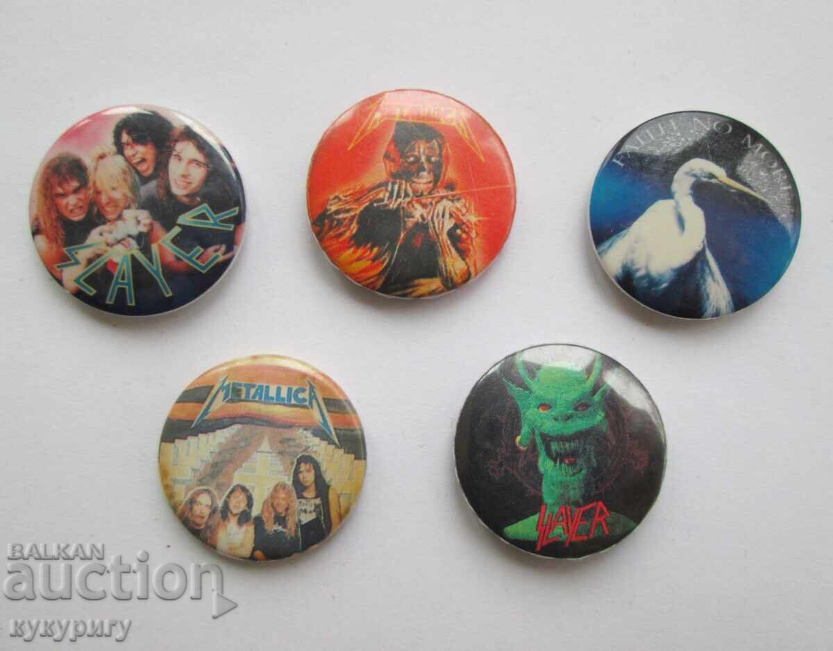 Lot of old heavy metal badges, caps Metallica and Slayer