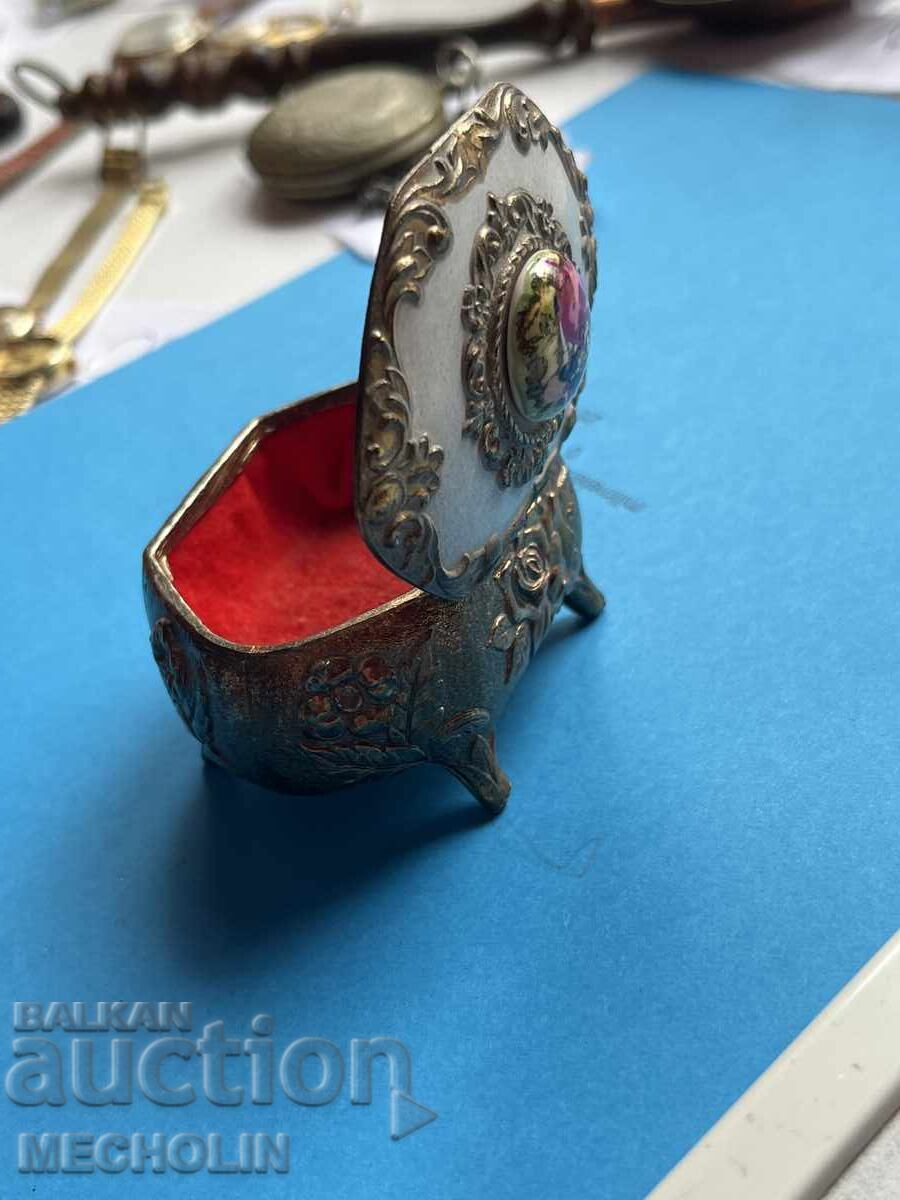 Livrarea CUTIE DE BIJUTERII