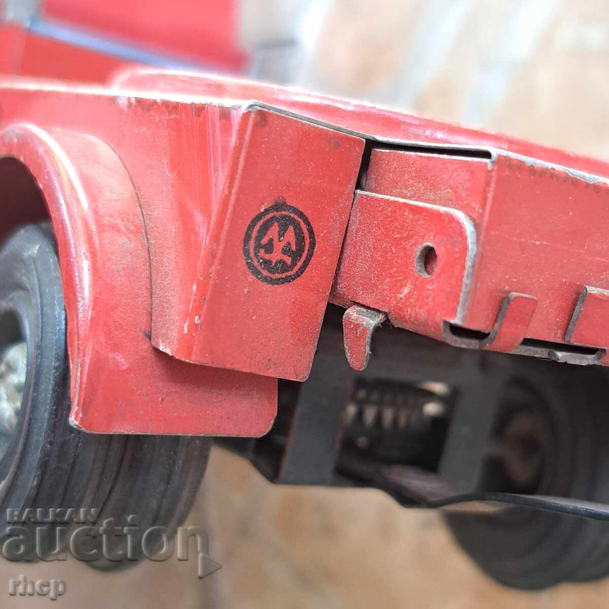 Camionetă de jucărie veche - 7