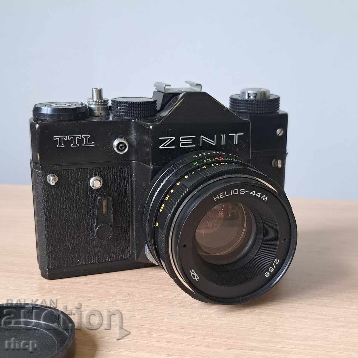 Aparat foto Zenit TTL cu obiectiv Helios, funcționează cu preț 75.90 BGN | € 38.81 Aparat foto Zenit TTL cu obiectiv Helios, funcționează cu preț 75.90 BGN | € 38.81