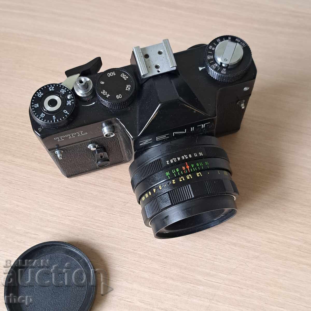Licitație Aparat foto Zenit TTL cu obiectiv Helios, funcționează Licitație Aparat foto Zenit TTL cu obiectiv Helios, funcționează