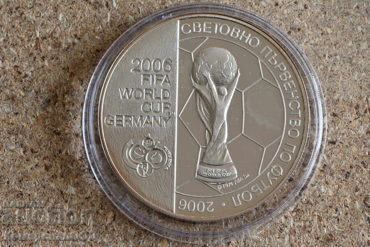 2003 - 5 лева Футбол. Първоначална цена само материал. 2003 - 5 лева Футбол. Първоначална цена само материал.