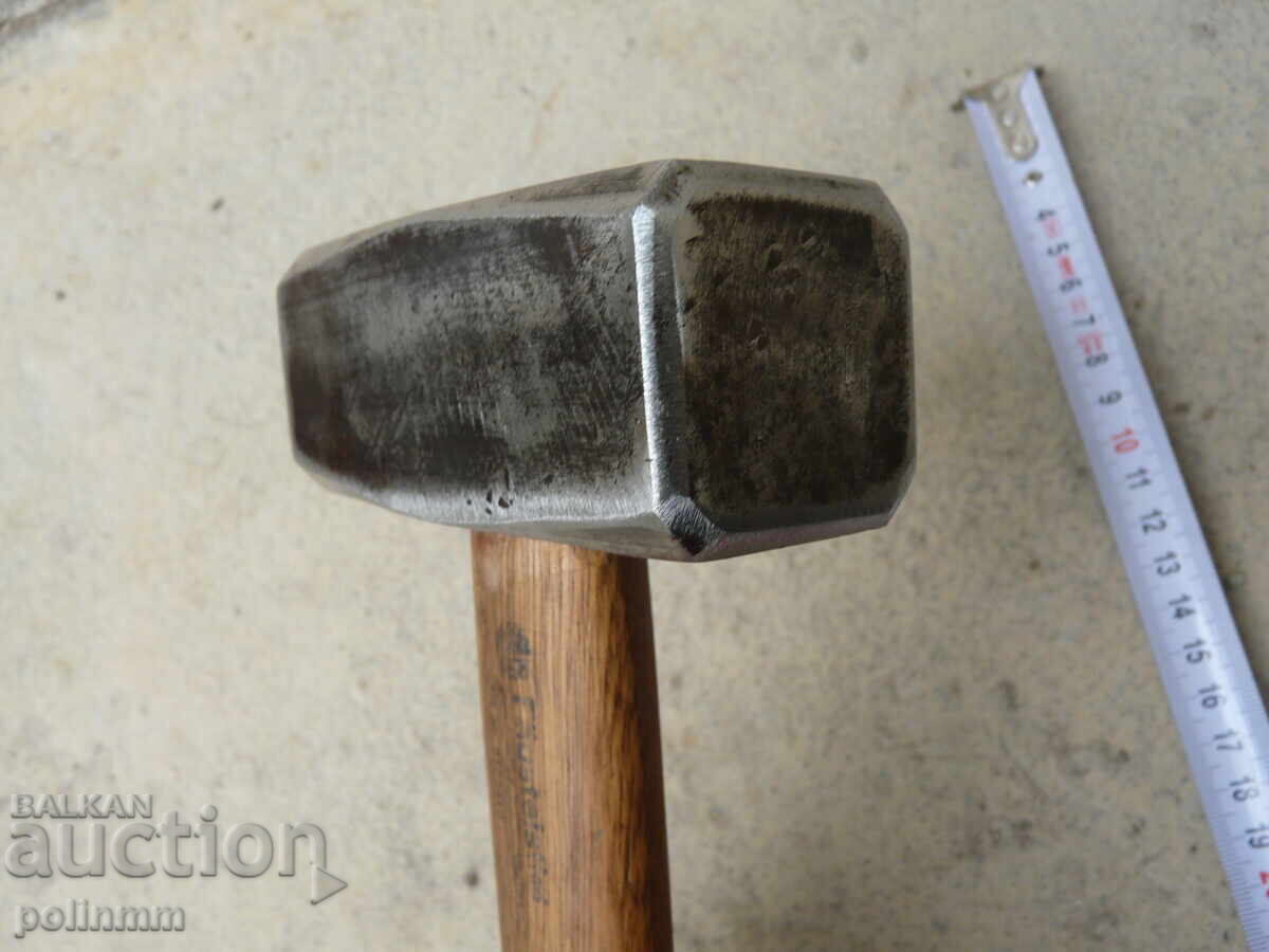Ciocan german vechi - 323 cu preț 35.00 BGN | € 17.90