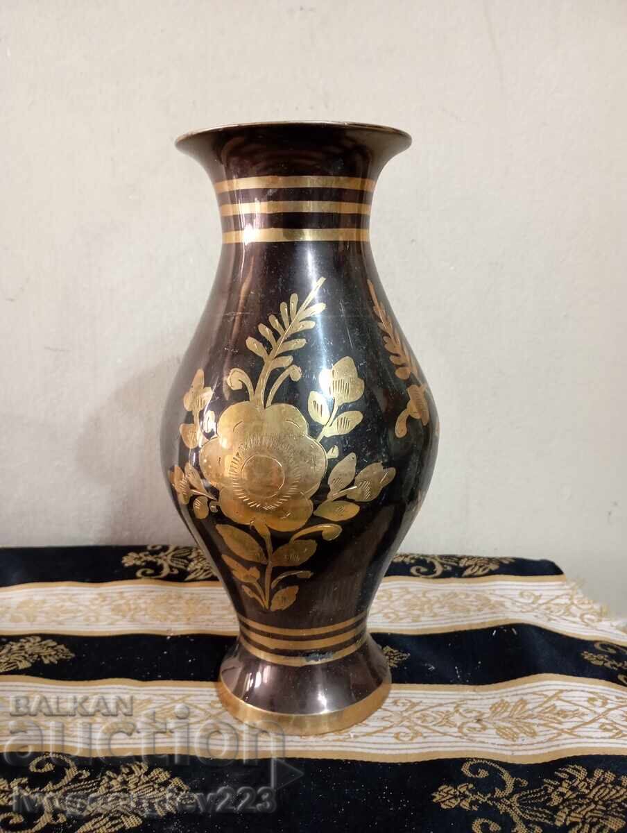 Ορειχάλκινο βάζο