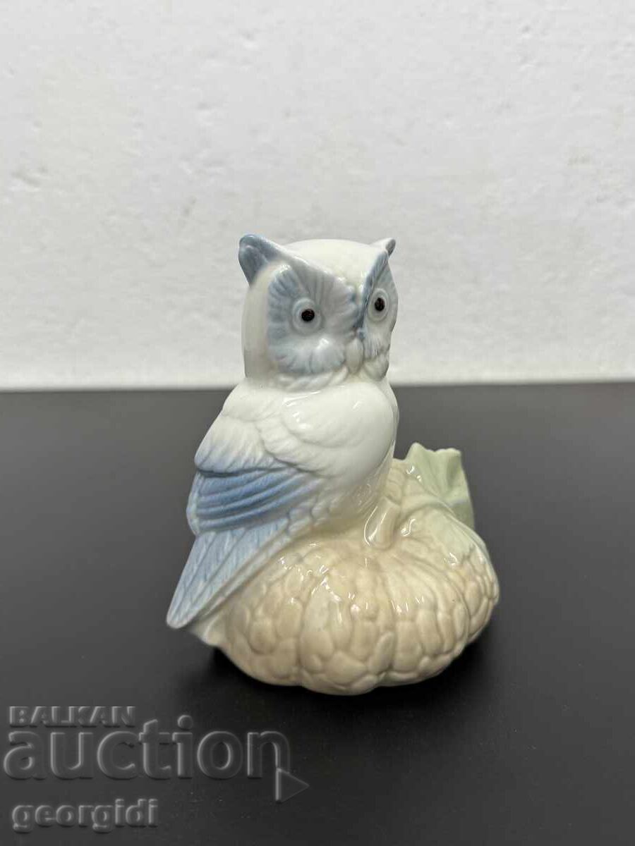 Spanish porcelain owl figurine. No. 7587 with price 55.00 BGN | € 28.12 Spanish porcelain owl figurine. No. 7587 with price 55.00 BGN | € 28.12