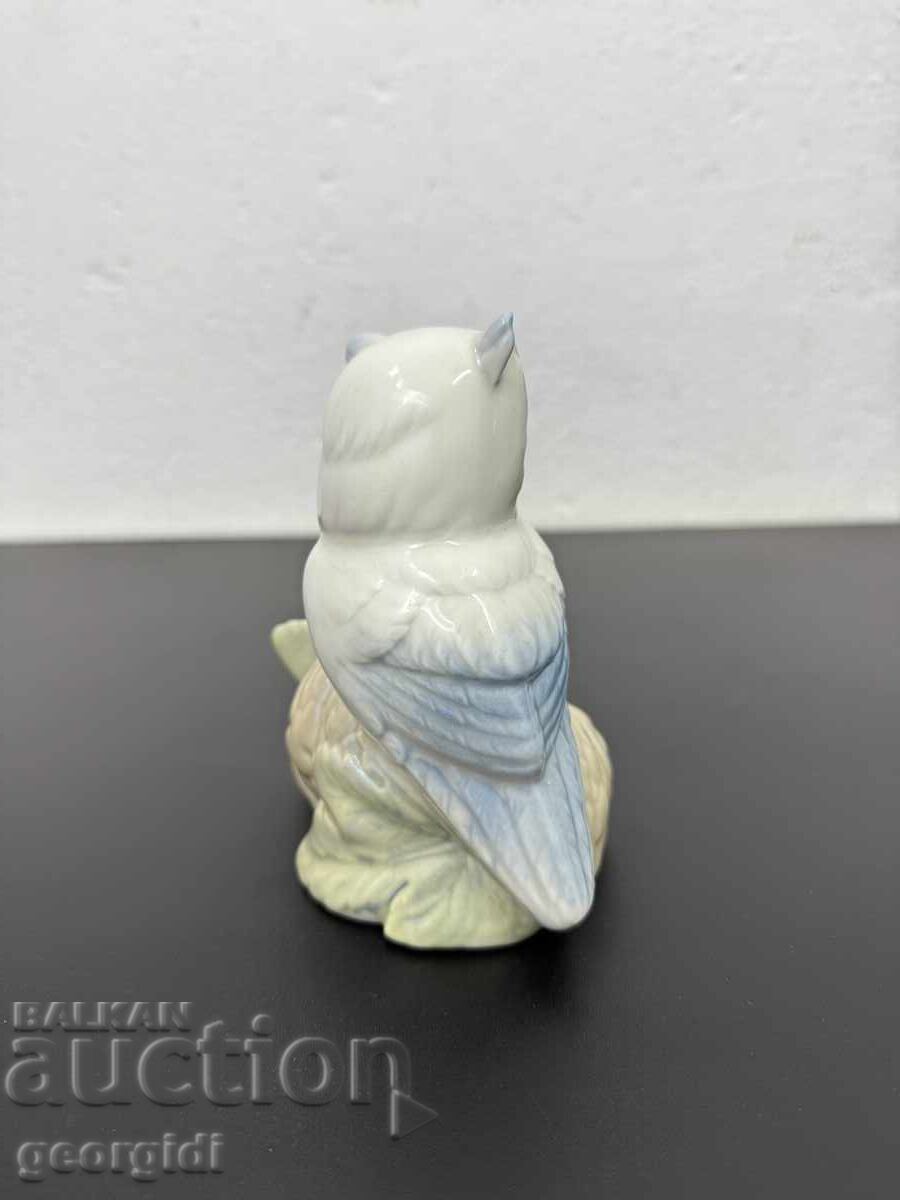 Auction Spanish porcelain owl figurine. No. 7587 Auction Spanish porcelain owl figurine. No. 7587