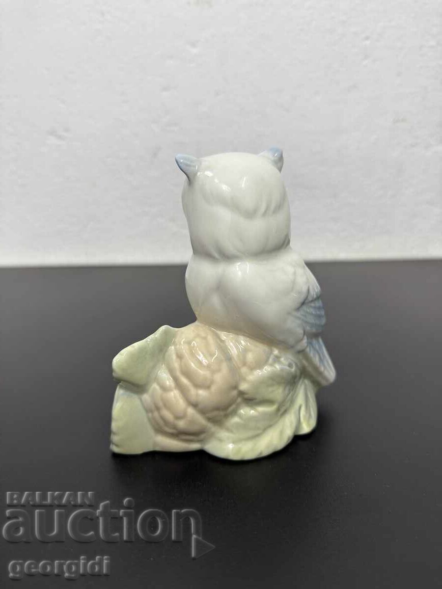 Delivery of Spanish porcelain owl figurine. No. 7587 Delivery of Spanish porcelain owl figurine. No. 7587