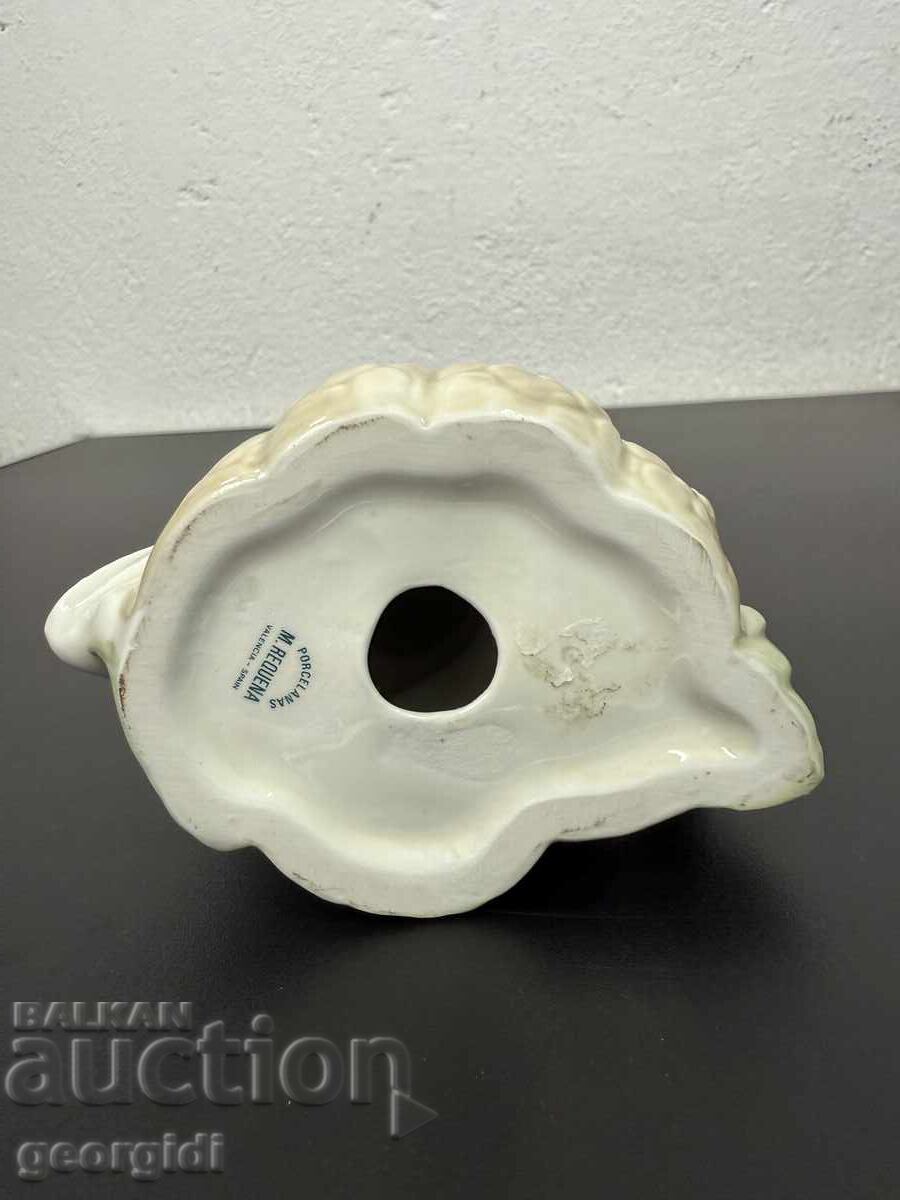 Spanish porcelain owl figurine. No. 7587 - 6 Spanish porcelain owl figurine. No. 7587 - 6