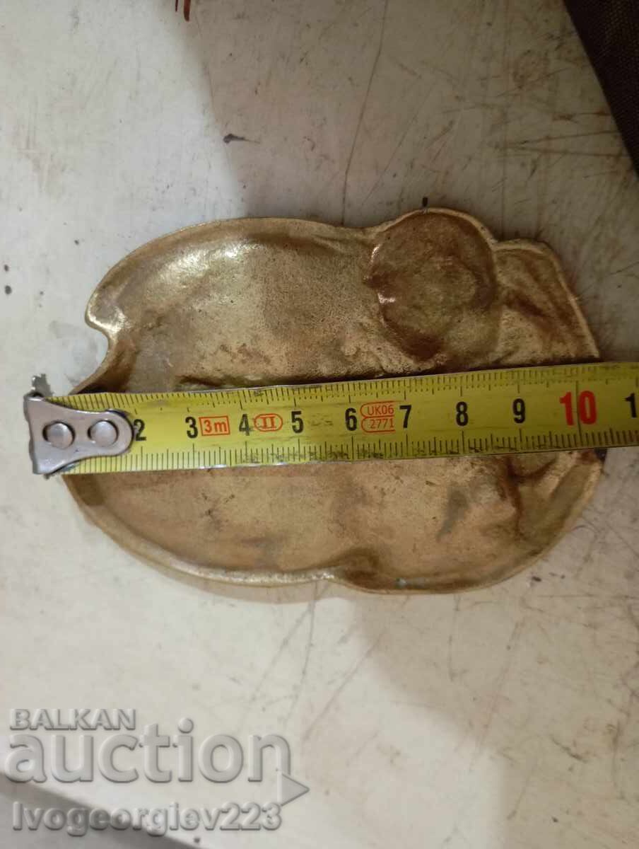 Auction A brass bowl Auction A brass bowl