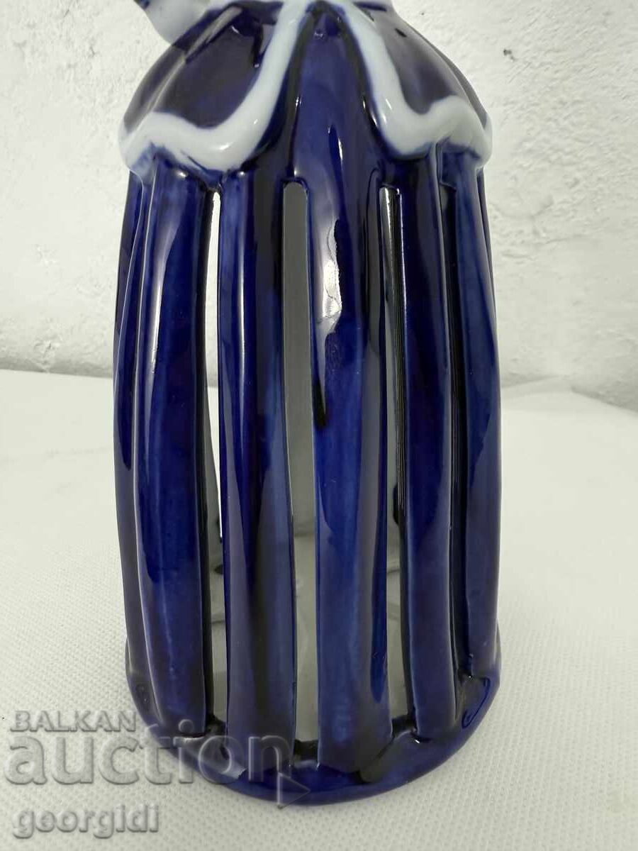 Παράδοση Πορσελάνινο ειδώλιο κοριτσιού / θήκη για πετσέτες. №7589