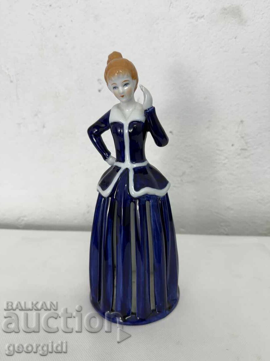 Πορσελάνινο ειδώλιο κοριτσιού / θήκη για πετσέτες. №7589