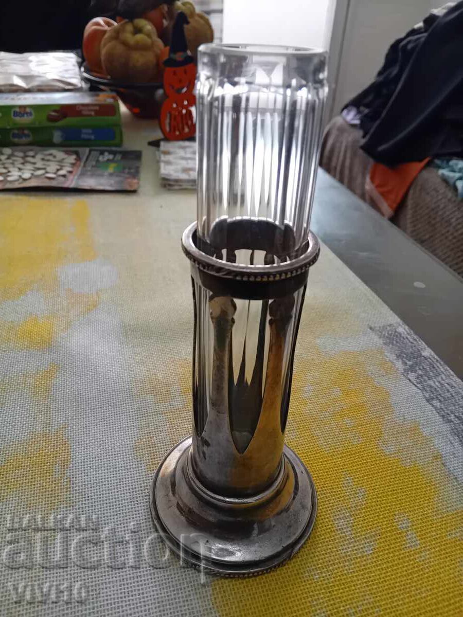 Vază veche de cristal cu suport argintat cu preț € 40.00 | 78.23 BGN