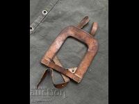 Shoulder blade carrier