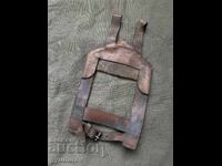 Shoulder blade carrier