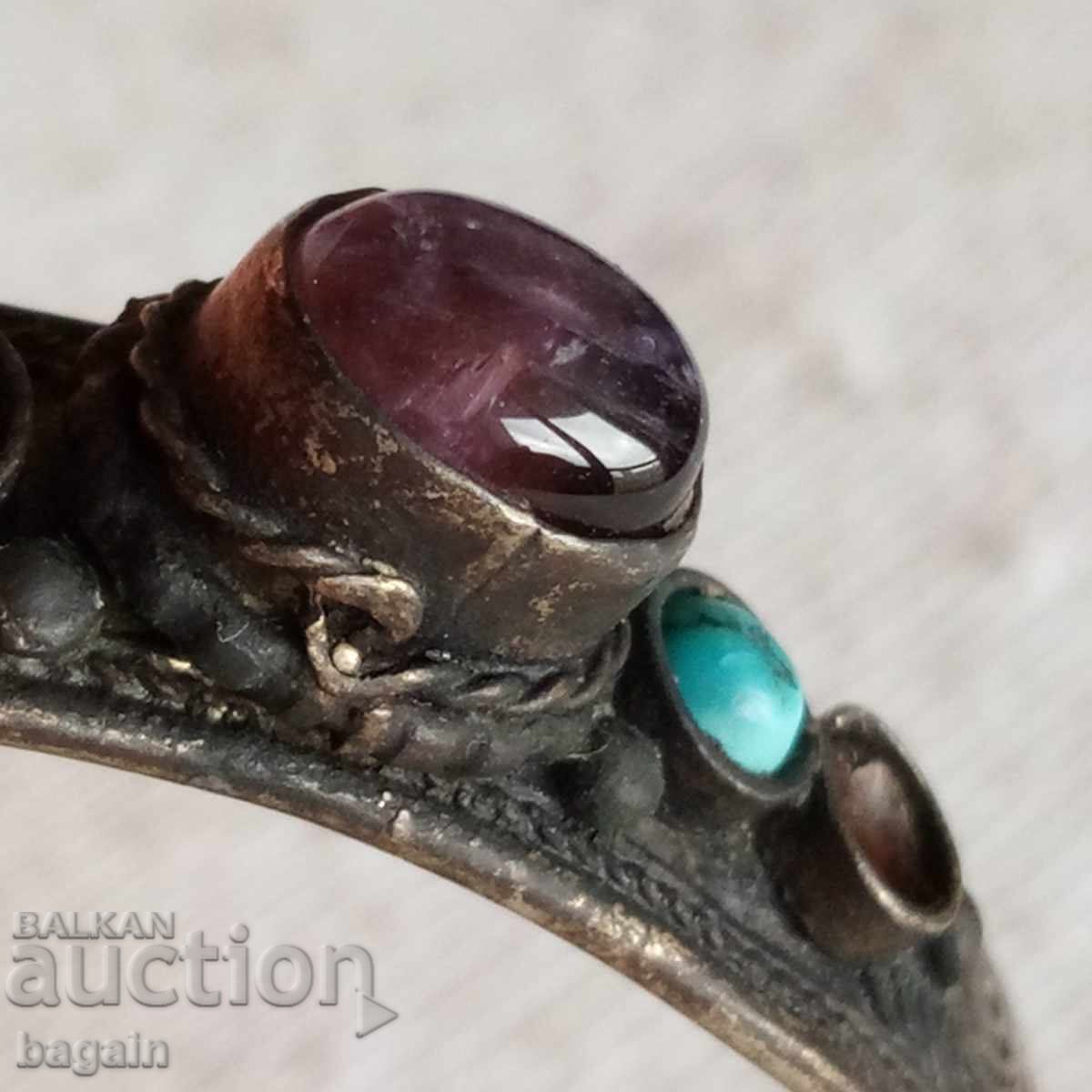 Brățară veche cu ametist cu preț 60.00 BGN | € 30.68 Brățară veche cu ametist cu preț 60.00 BGN | € 30.68