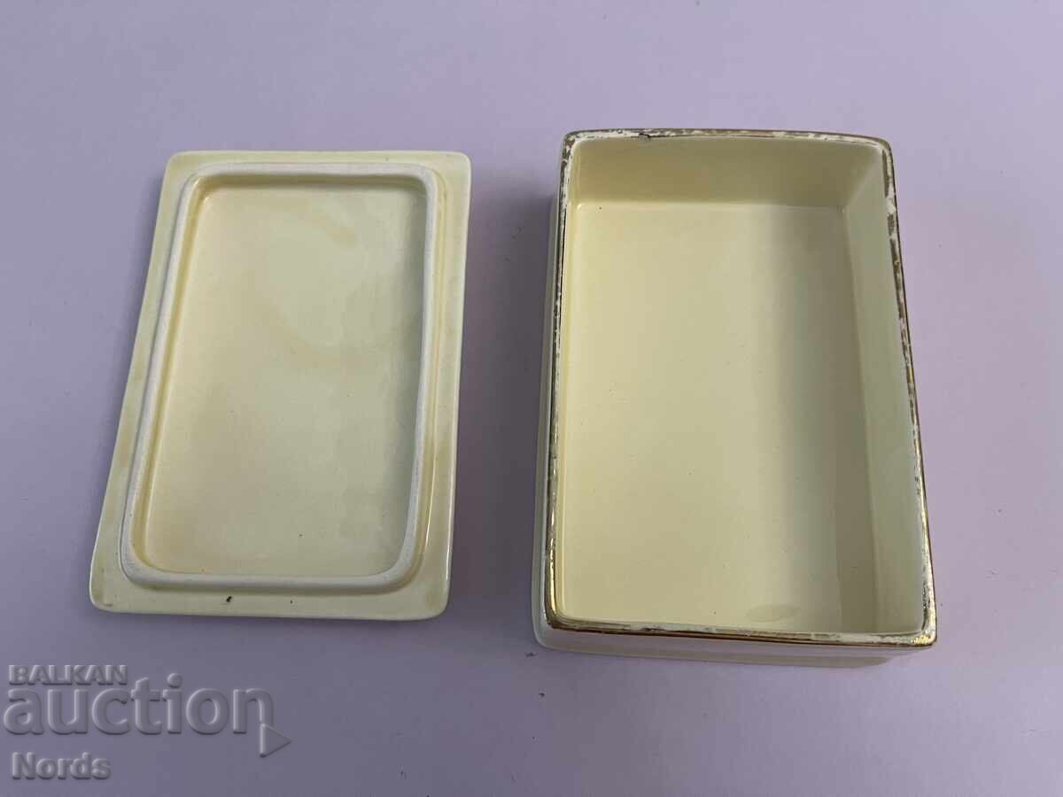 Аукцион Royal Winton Порцеланова кутийка Аукцион Royal Winton Порцеланова кутийка