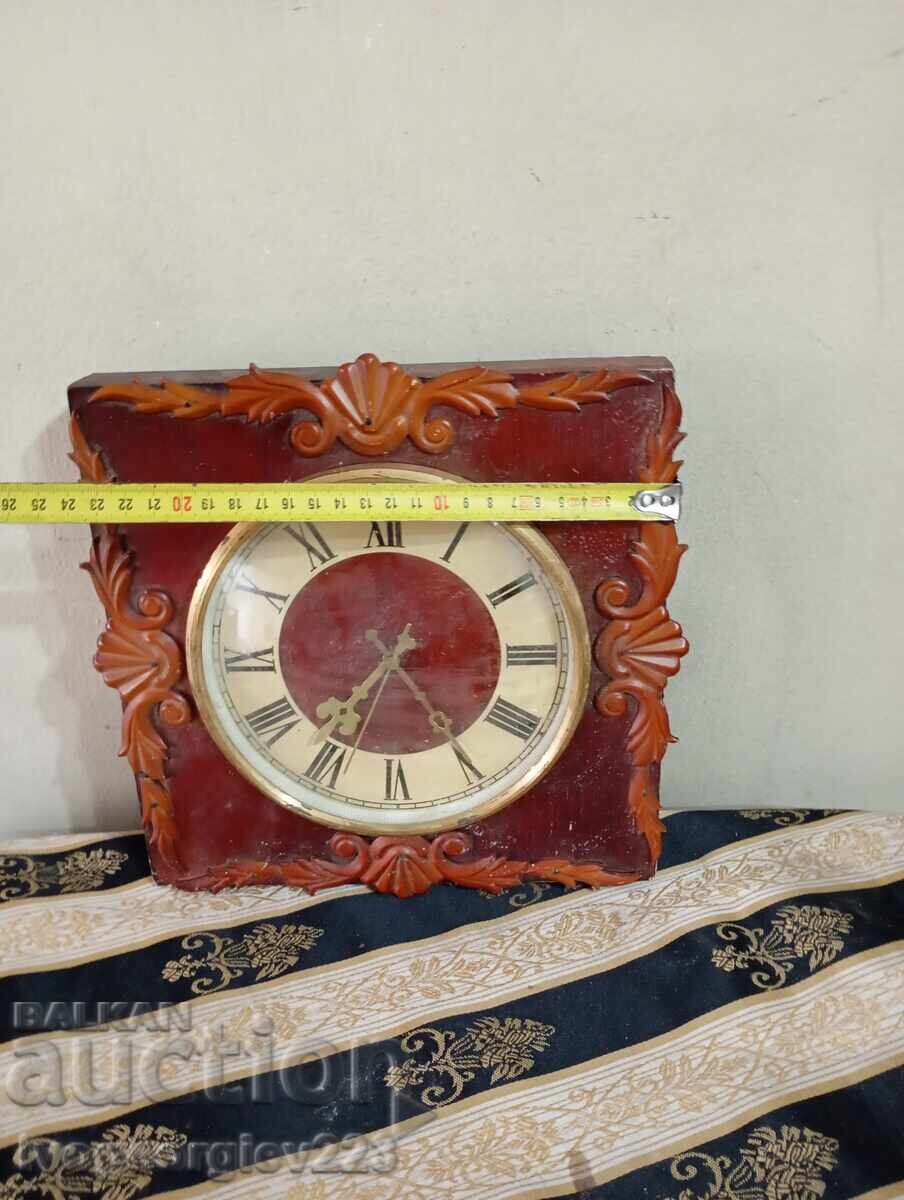 Αντίκα επιτοίχιο ρολόι με τιμή 15.00 BGN | € 7.67