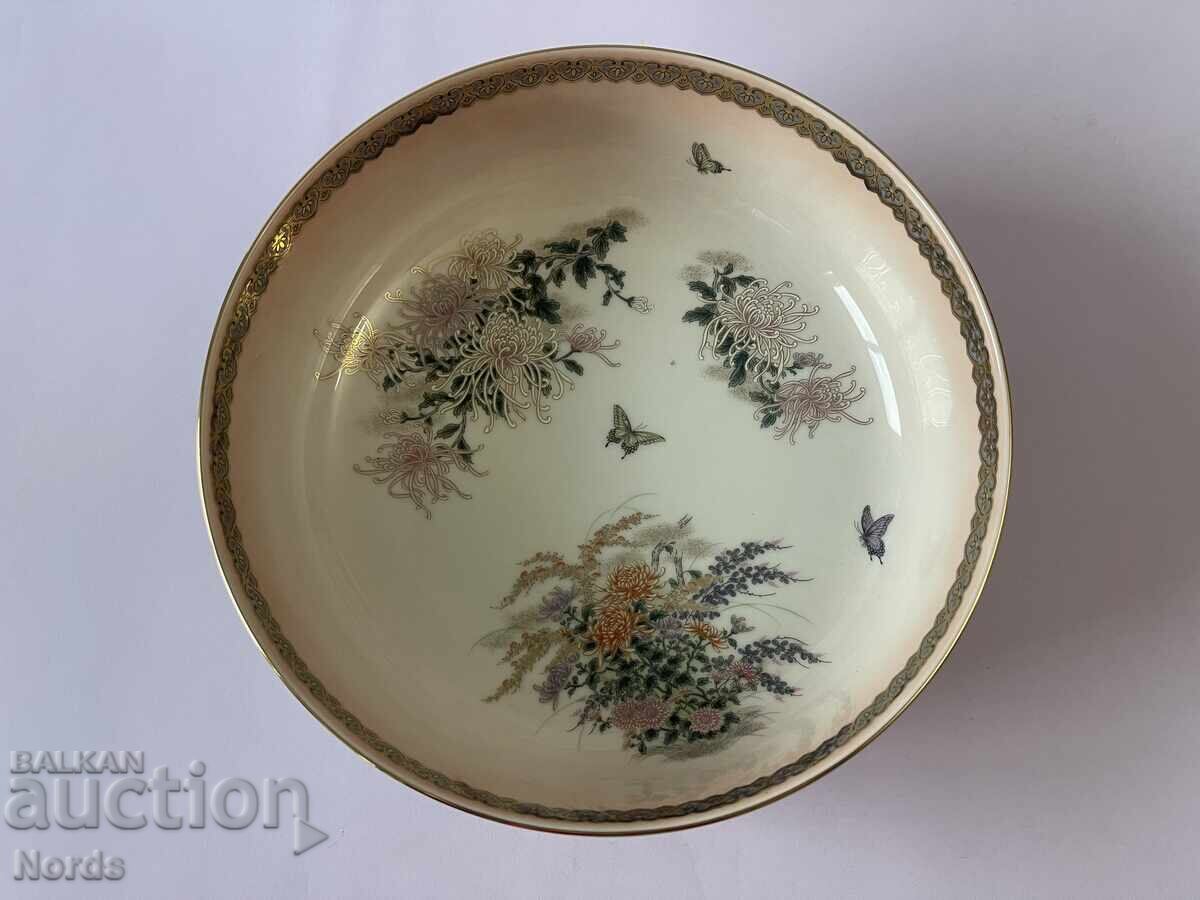 Auction  Beautiful porcelain bowl