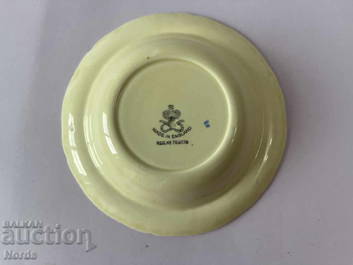 Auction Vintage porcelain bowl Auction Vintage porcelain bowl