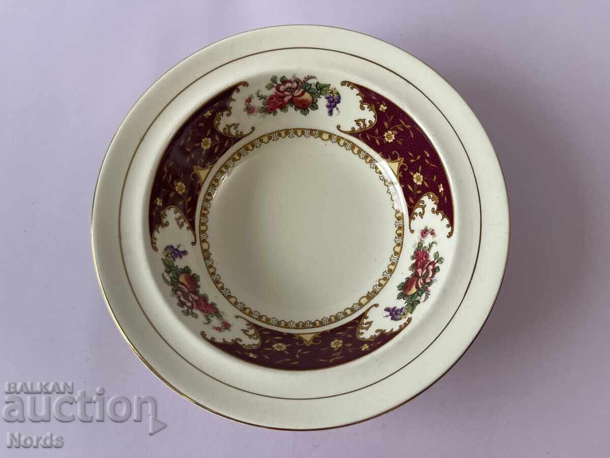 Аукцион Винтидж порцеланова купичка Аукцион Винтидж порцеланова купичка