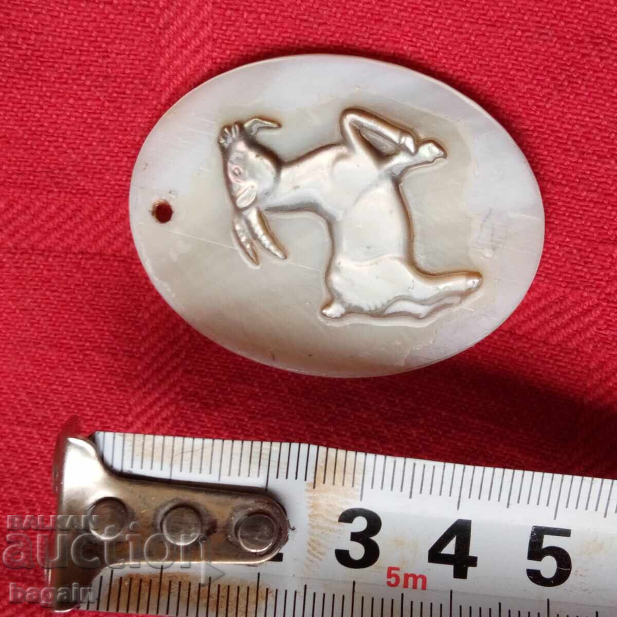 Licitație Camee, sidef