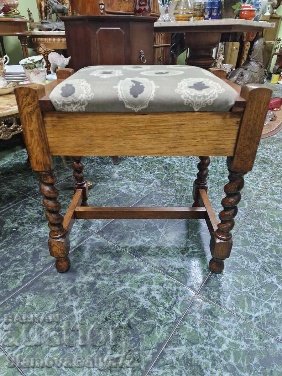 Beautiful antique English piano stool with price € 96.12 | 187.99 BGN Beautiful antique English piano stool with price € 96.12 | 187.99 BGN