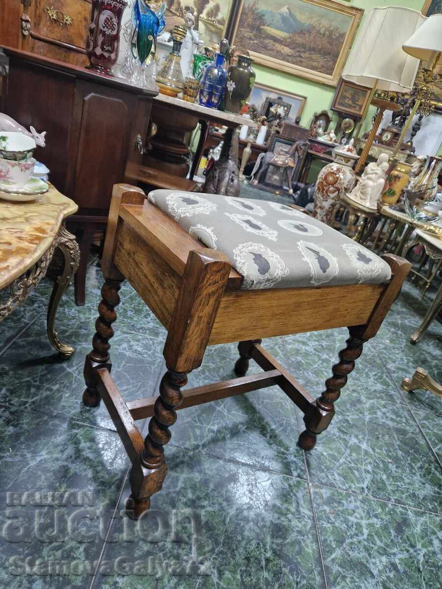 Delivery of Beautiful antique English piano stool Delivery of Beautiful antique English piano stool