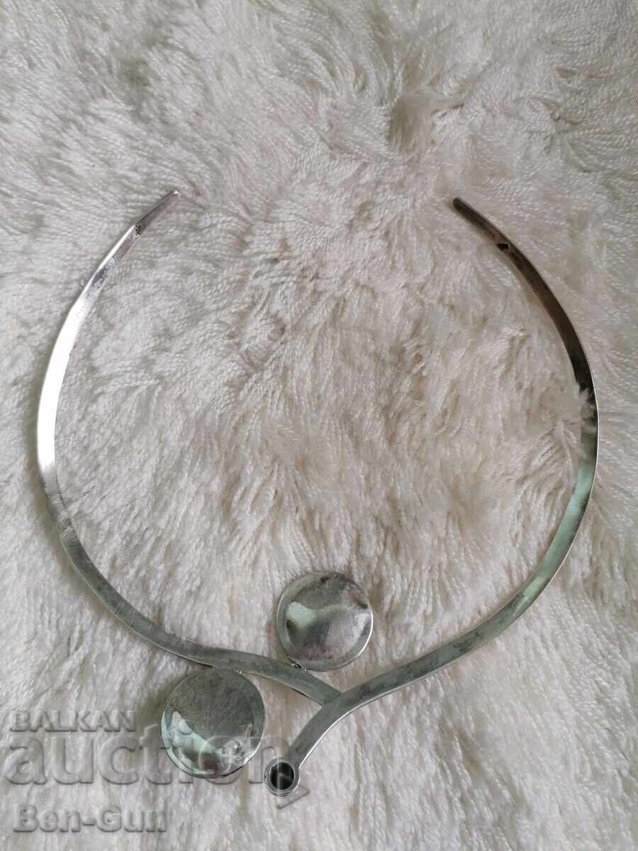 Delivery of Women's Silver Jewelry Delivery of Women's Silver Jewelry