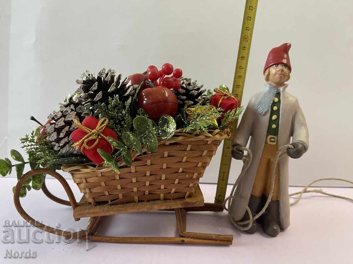 Delivery of Christmas figurine Delivery of Christmas figurine