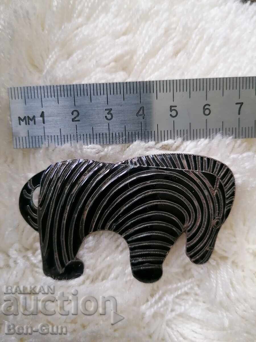 Silver brooch with enamel with price 100.00 BGN | € 51.13