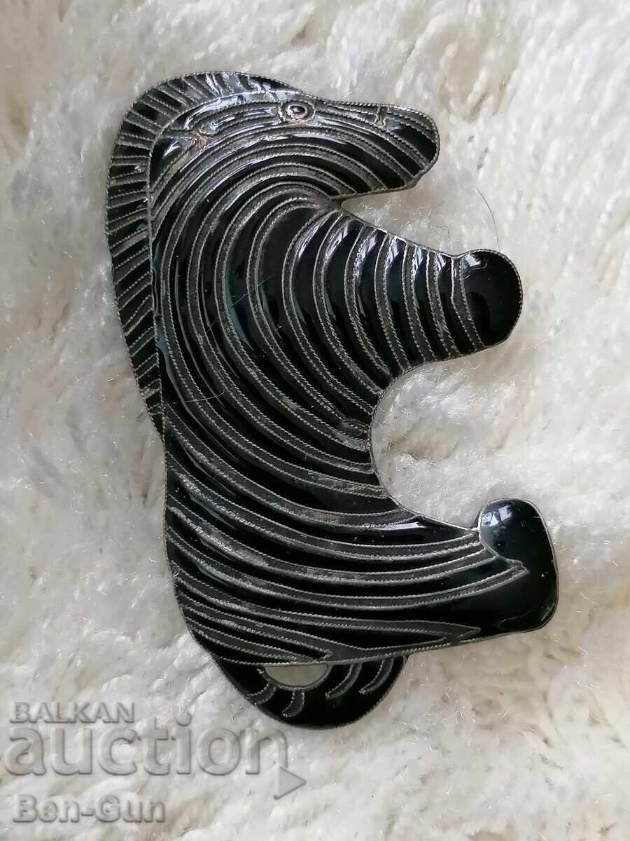 Auction  Silver brooch with enamel